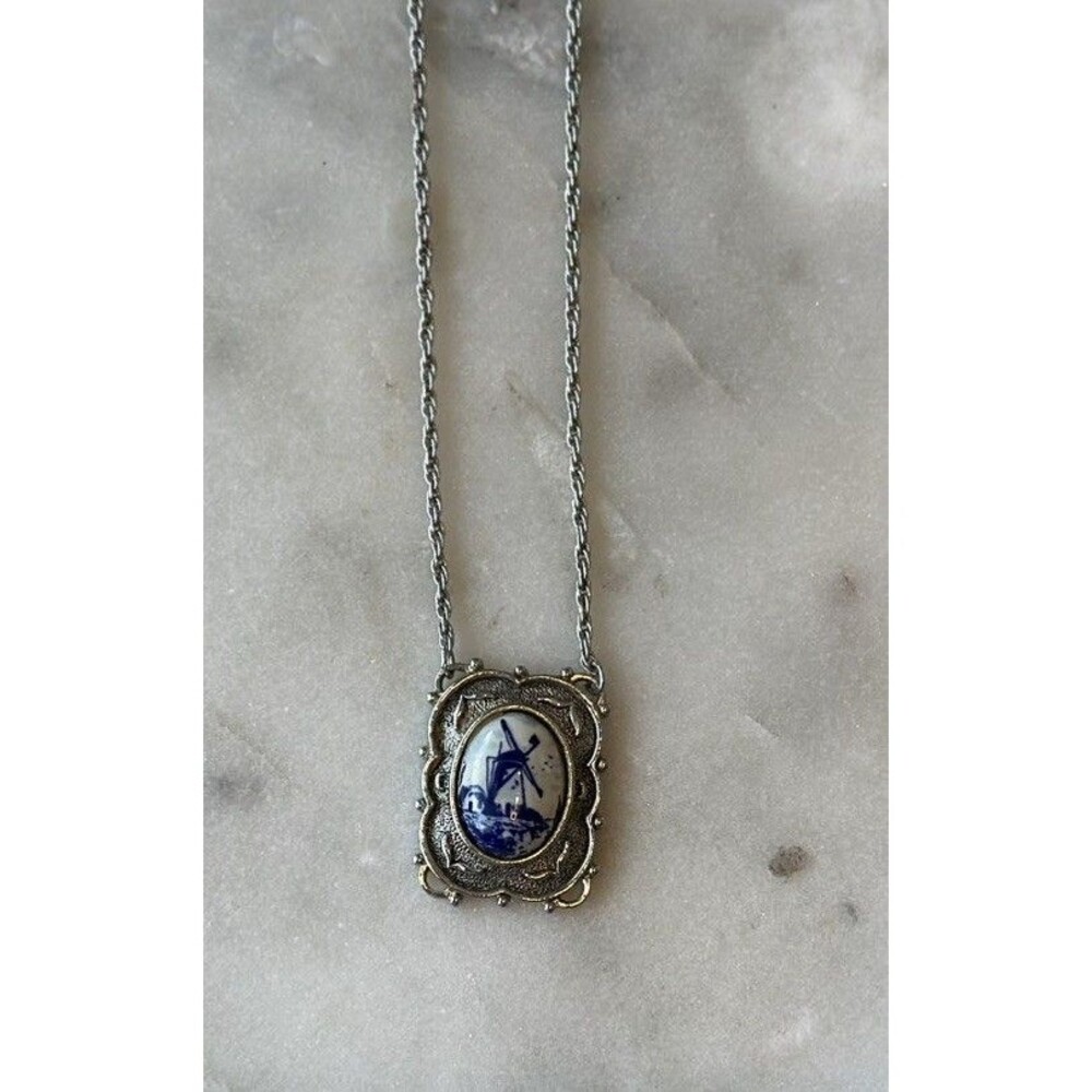 B797-VTG 1970s Sarah Coventry Necklace “Katrina”Porcelain Silver/Gold Tone 18”